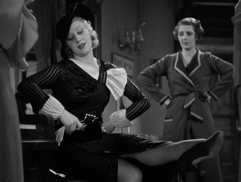 Gold Diggers of 1933: A Pre-Code Musical Extravaganza That Shimmers and Sizzles!